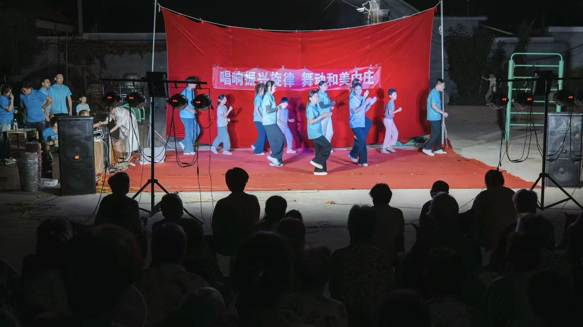【社会实践】晚会联欢润乡土，青春欢歌进乡村